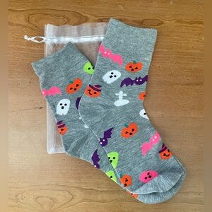 ⭐️NEW⭐️ Pair of Halloween ankle socks (Gray)